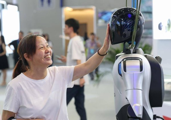 真牛所配资 更懂“人心”的智能机器人走进中国寻常百姓家