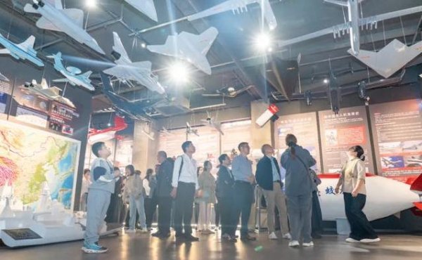 319策略 老师带队玩转高科技，3D打印进课堂，孩子学习要开挂？